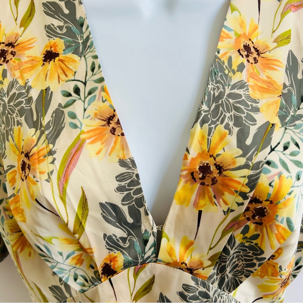 Astr Green and Blue Flutter Sleeve Crop Blouse - Picture 3 of 8